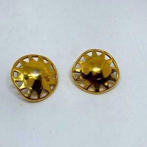 Gorgeous Sundial Good Plated Earrings